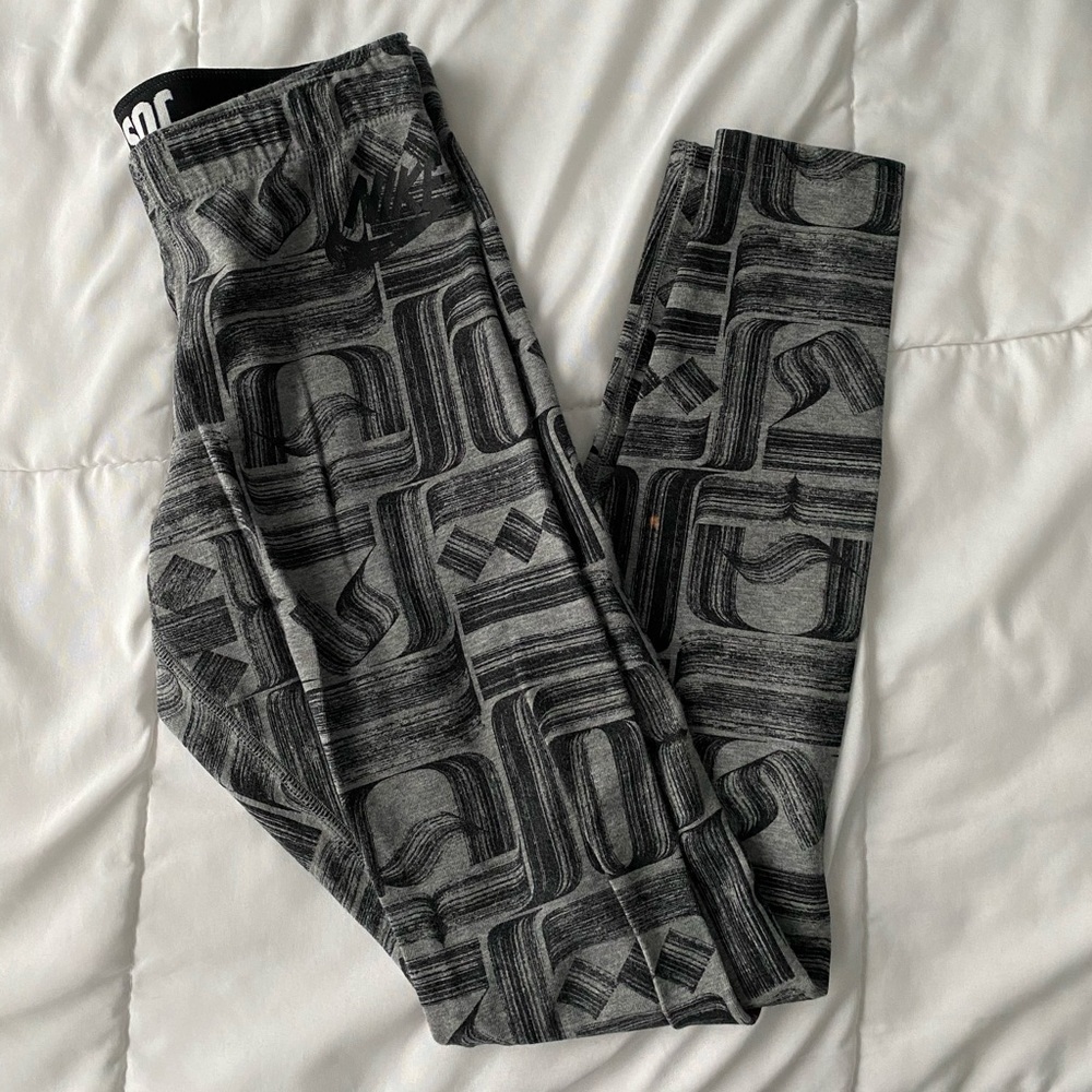 Women’s Nike Charcoal Pattern Leggings